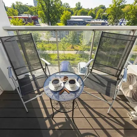 Colorful Jasnodworska In With Air Conditoning, Gym And Parking By Renters Apartament