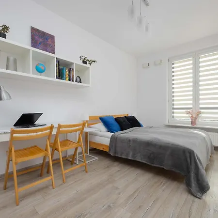 Colorful Jasnodworska In With Air Conditoning, Gym And Parking By Renters Apartment *