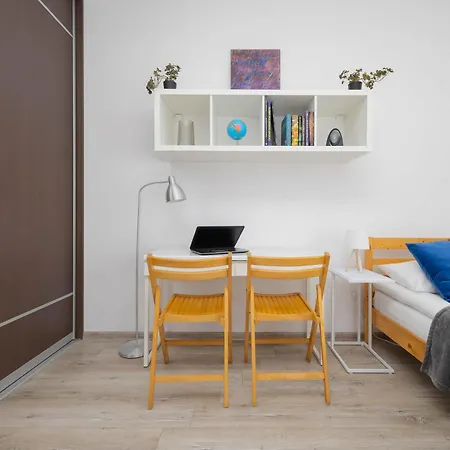 Colorful Jasnodworska In With Air Conditoning, Gym And Parking By Renters Apartamento *