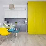 Colorful Jasnodworska In With Air Conditoning, Gym And Parking By Renters Appartement